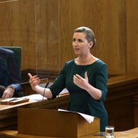 Primera ministra danesa pide perdón por ordenar el sacrificio de visones sin tener respaldo legal