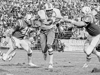 Legado deportivo de O. J. Simpson era grande antes de que acusaciones lo mancharan
