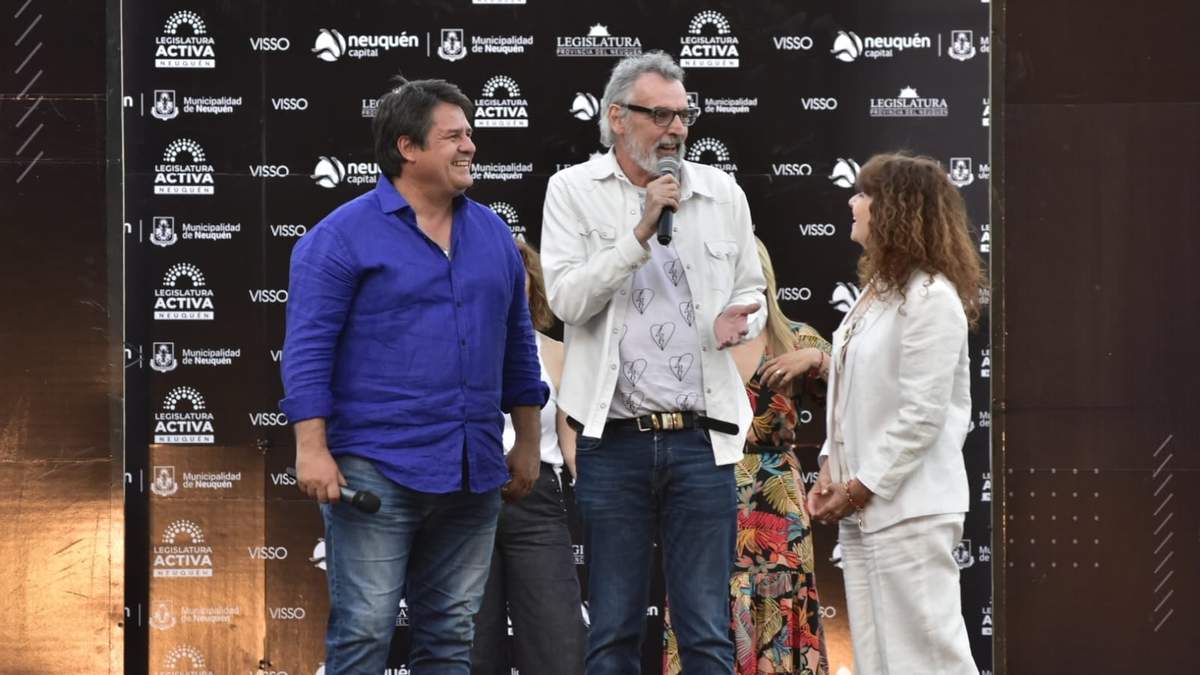 Mariano Gaido estuvo presente en el desfile Enhebra. Fuente: (Twitter)