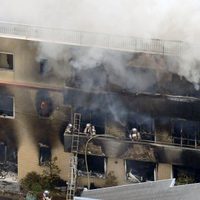 '¡Mueran!” grita un hombre al incendiar estudio de animación en Japón; hay más de 30 muertos (Video)