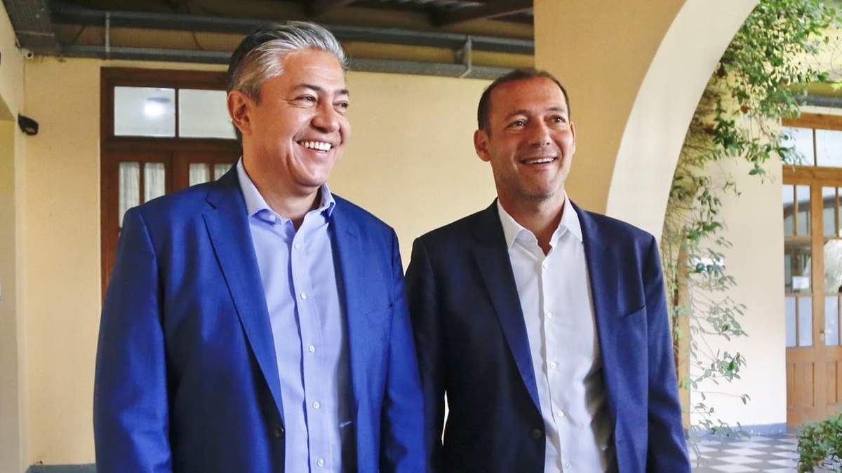 Omar Gutiérrez, actual gobernador, y Rolando Figueroa, Gobernador electo de Neuquén. Fuente: (Neuquén Informa)