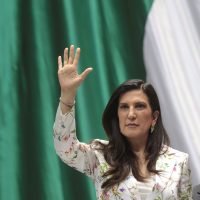 Kenia López llama a Sheinbaum y a Hugo Aguilar a un diálogo “para salvar al Estado”
