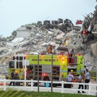 Rescataron a uno de los diez argentinos desaparecidos tras el derrumbe de un edificio en Miami