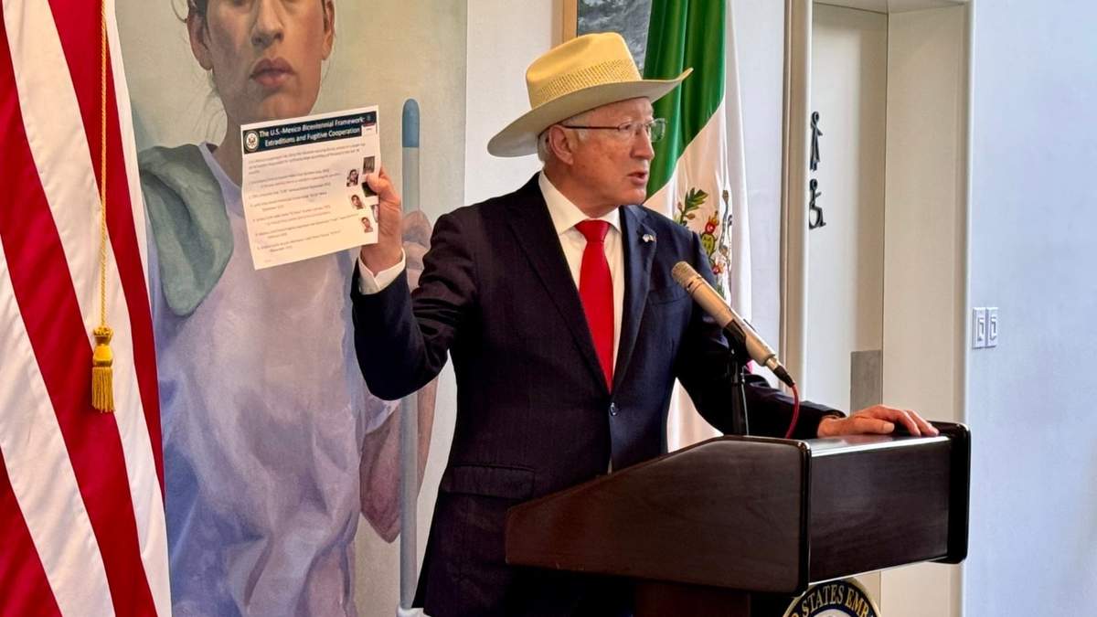 El embajador de Estados Unidos en México, Ken Salazar