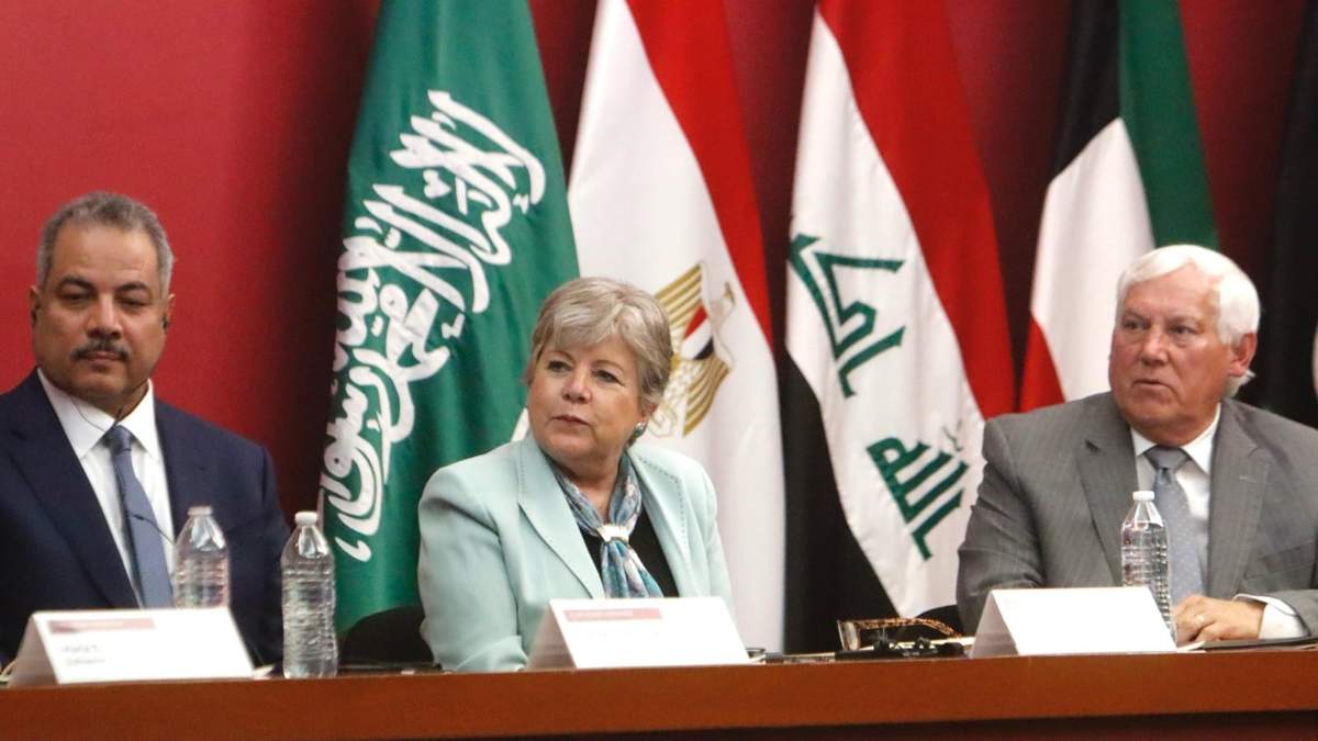 La canciller Alicia Bárcena en reunión con la Liga Árabe