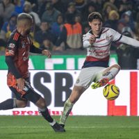 Tigres derrota a Chivas y Rayados vence a Santos