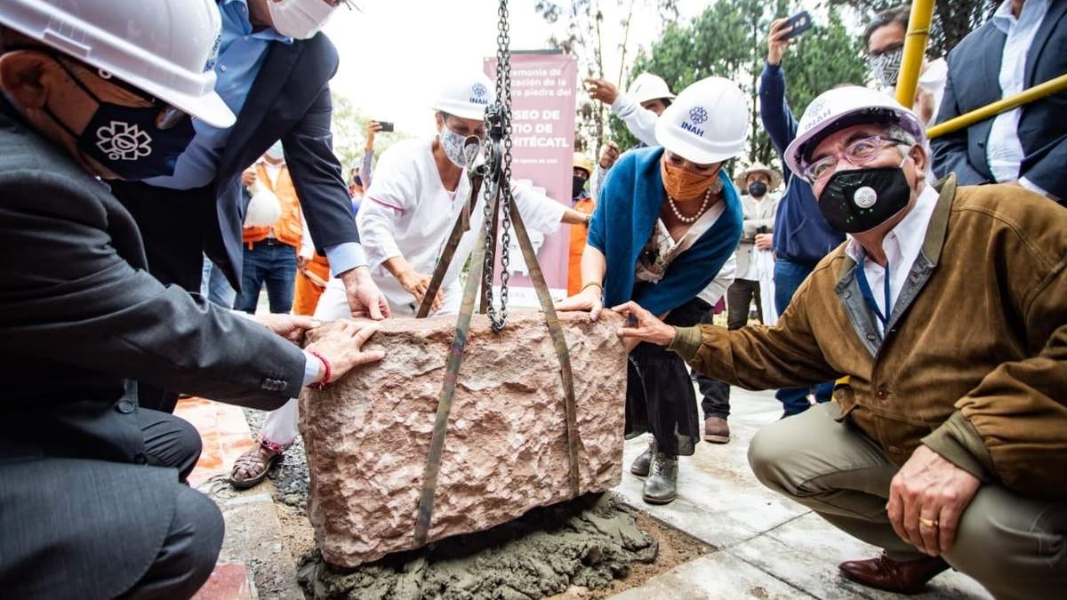 Colocación de la primera piedra para el Museo de Sitio en la zona arqueológica de Xochitécatl