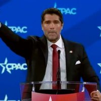 El actor Alfonso Herrera critica a Eduardo Verástegui por realizar un supuesto saludo nazi (Video)