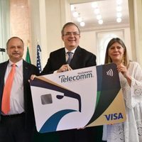 Gobierno federal presenta tarjeta de débito para recibir remesas sin comisiones