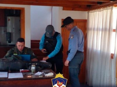 Le encontraron marihuana dentro del estuche de la guitarra