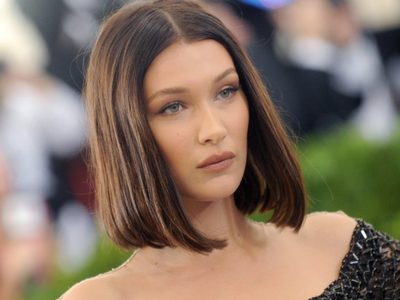 ¡Luego de 30 años! Bella Hadid desfiló junto a una leyenda de la moda en París