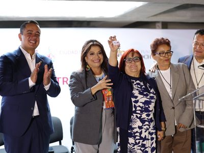 Brugada encabeza entrega de 40 viviendas sociales en la alcaldía Gustavo A. Madero