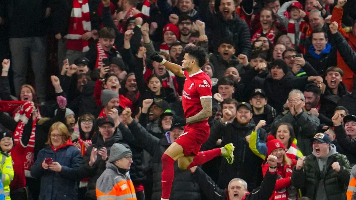 Luis Díaz celebra tras marcar el tercer gol de Liverpool ante Luton en la Liga Premier