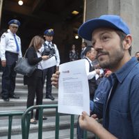 Diego Luna se suma al rechazo contra el decreto de AMLO: "es un golpe militar a la Constitución"