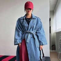 La prenda más noble: el denim trench será tu nueva obsesión y lo querrás usar sin parar