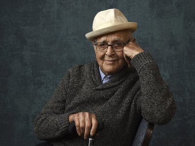 Murió Norman Lear, pionero del sitcom y leyenda de la televisión estadunidense; tenía 101 años