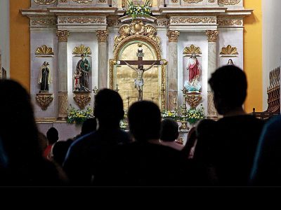 La Iglesia da un paso al frente para proponer un plan de paz