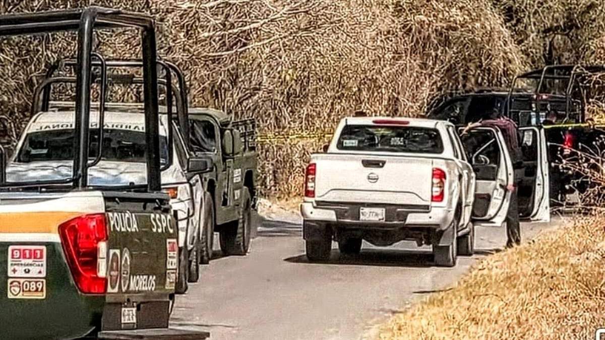Autoridades en el área donde se encontró el cuerpo de una mujer en Coatetelco, Morelos