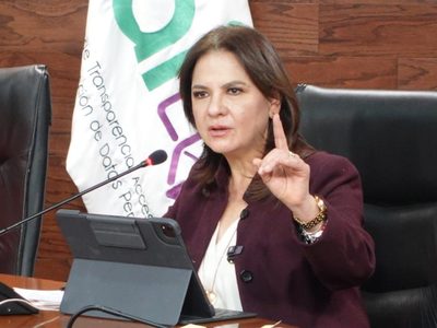 Consejera del INAI se lanza contra legisladores: “Un día comprenderán lo que hicieron”