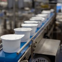No tires los potes de crema o yogur y creá este portatortas coquette que realza tus tardes de té