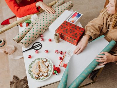 No tires tus viejos CDs y reciclalos en estos increíbles adornos navideños que parecen comprados