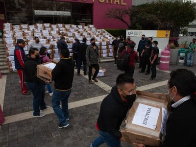 Agrupación entrega al INE otras 2 millones de firmas para la consulta de revocación de mandato
