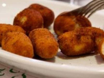 Sancionan a supermercado por despedir a empleado que se comió una croqueta