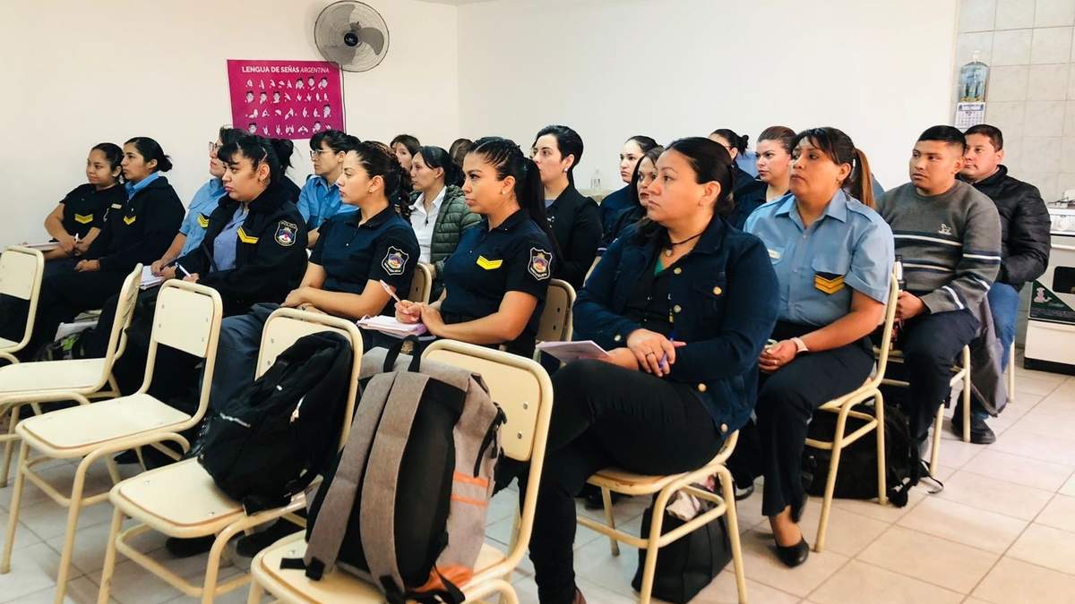 La capacitación también se puede realizar de forma virtual. Fuente: (Prensa Subsecretaría de las mujeres).