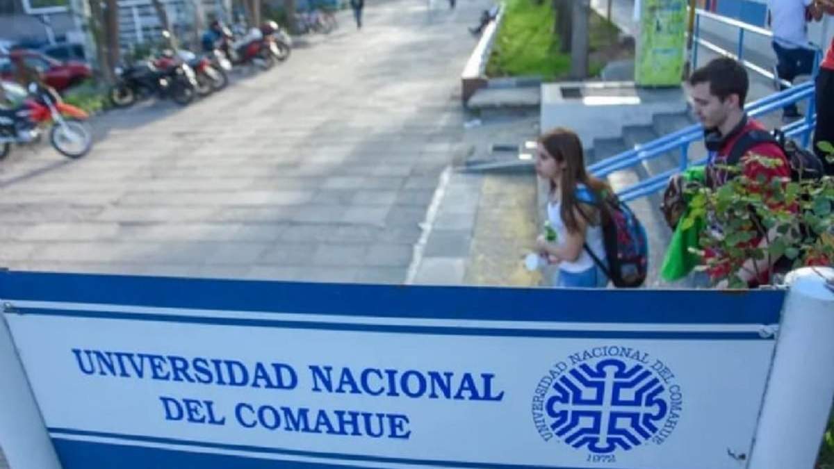 Interior de la Universidad Nacional del Comahue. Fuente (X)