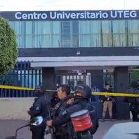 Sujeto con un hacha irrumpe el UTEG en Guadalajara y asesina a dos mujeres