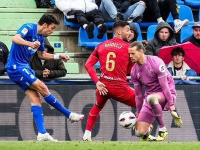 Canticos racistas contra el jugador y el entrenador del Sevilla