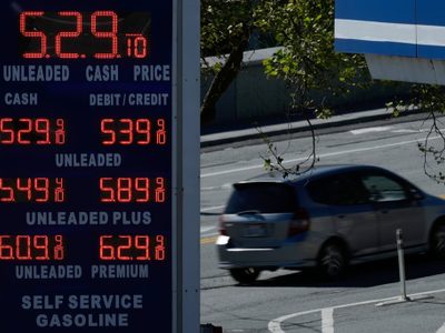 Se disparan precios del petróleo y gasolina mientras guerra de EU contra Irán no cede