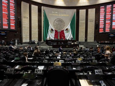 Aseguradoras y hospitales privados frenan reforma que los regulaba