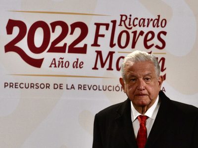 AMLO suspende difusión de videos de sus megaobras por veda electoral; niega sean propaganda
