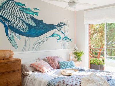 Recursos prácticos y divertidos para transformar la pared del dormitorio