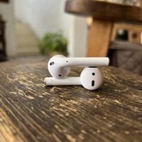 Padres demandan a Apple y denuncian que perdió la audición por el uso de AirPods