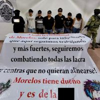 Detienen a 6 presuntos integrantes de La Familia Michoacana cuando colocaban narcomanta en Morelos