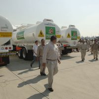 Gobierno y empresarios acuerdan tope de 24 pesos por litro de gasolina por seis meses