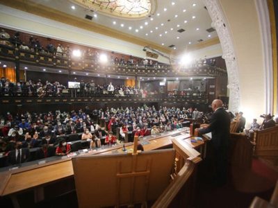 La Asamblea Nacional de Venezuela pide a Maduro romper relaciones con España