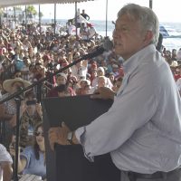 AMLO acusa que Coppel presiona a sus trabajadores para que voten por Anaya