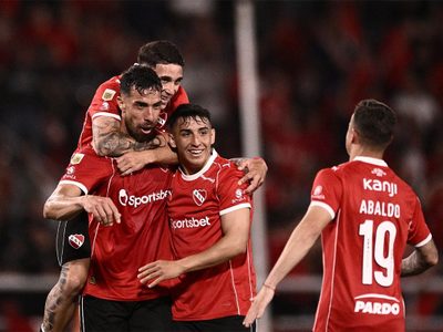 Independiente goleó a Atlético Tucumán y dejó último al Tomba