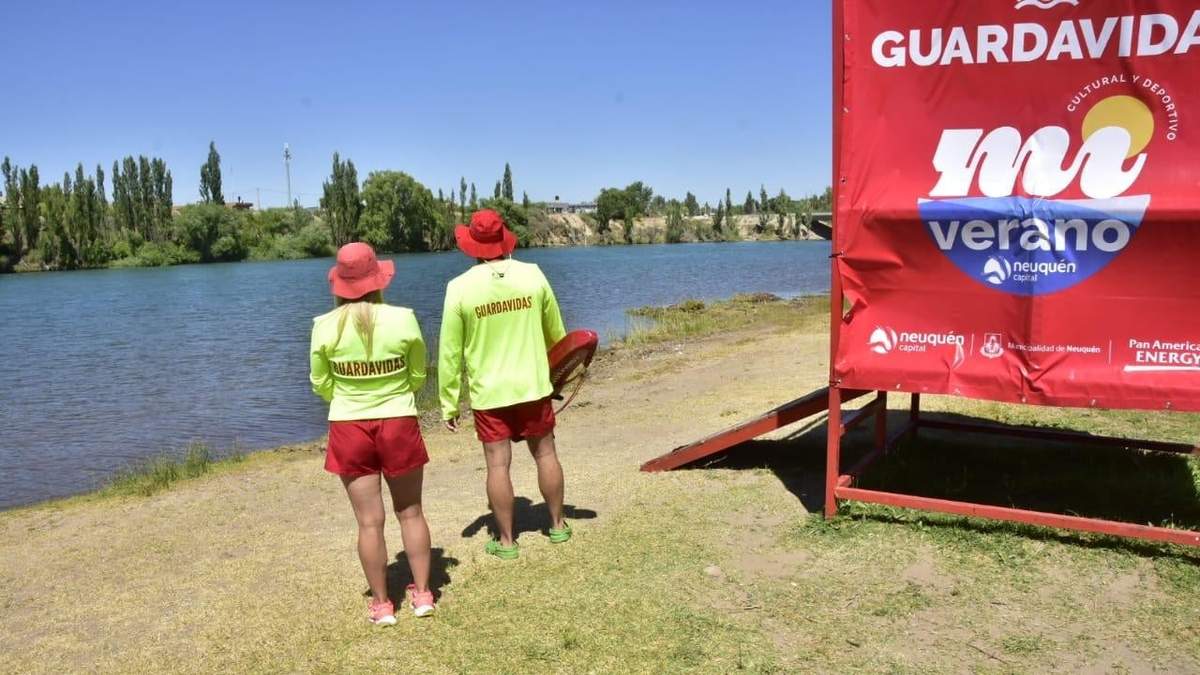 Los guardavidas a cargo de los rescates. Fuente: (Twitter)