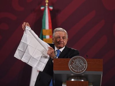 AMLO muestra disposición para consumar la creación del Banco Nacional de Datos Forenses