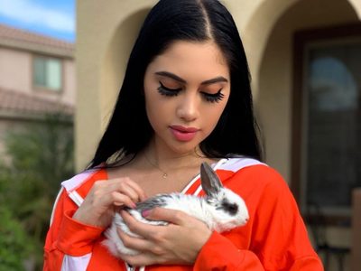 ¡Dios existe! Jailyne Ojeda fue captada mientras cocinaba en un atuendo para el infarto