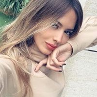 ¡Peligroso escote! Shannon De Lima deja ver más de la cuenta al adoptar esta posición ¿Preparado?