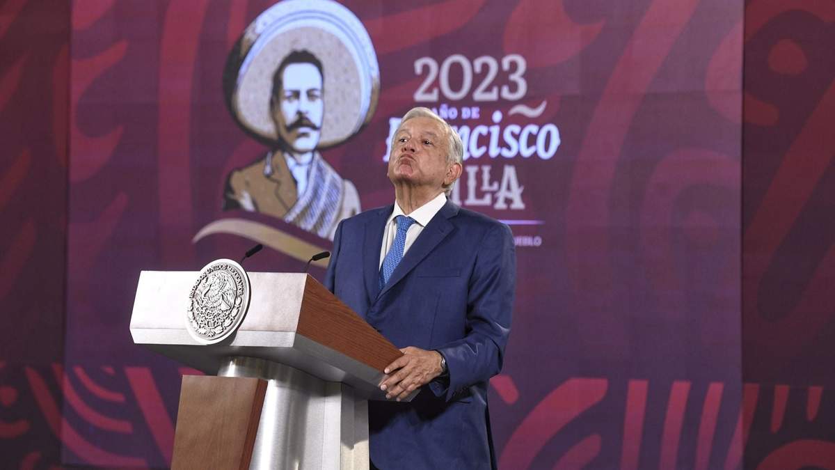 El presidente López Obrador dijo que la televisora tiene una campaña en contra de Adán Augusto López
