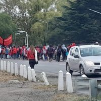 Movimientos sociales mantienen un corte total sobre los puentes carreteros
