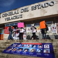 Colectivos de desaparecidos toman fiscalía de Veracruz y exigen juicio político para Jorge Winckler