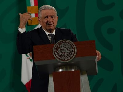 AMLO descarta “mano negra” del extranjero para frenar Dos Bocas tras conflicto laboral