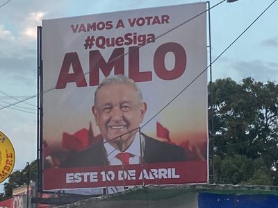AMLO defiende espectaculares “ciudadanos” que promueven la consulta de revocación de mandato